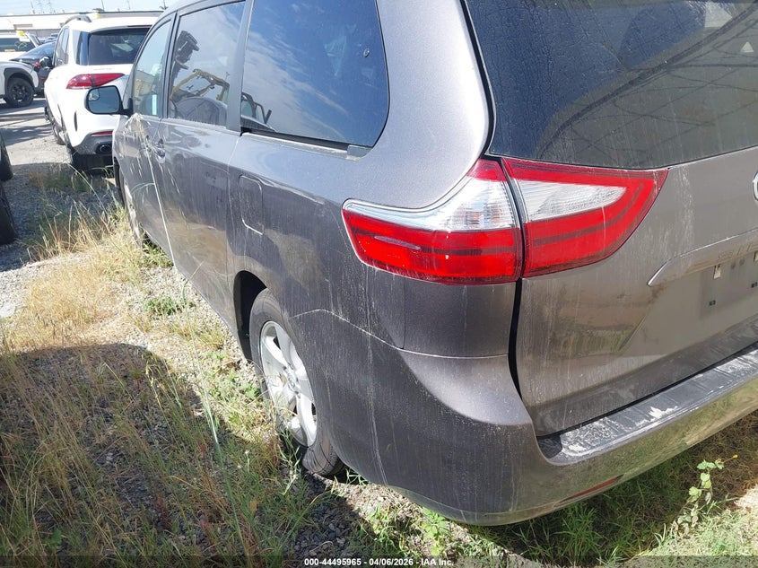 2015 Toyota Sienna Le 8 Passenger