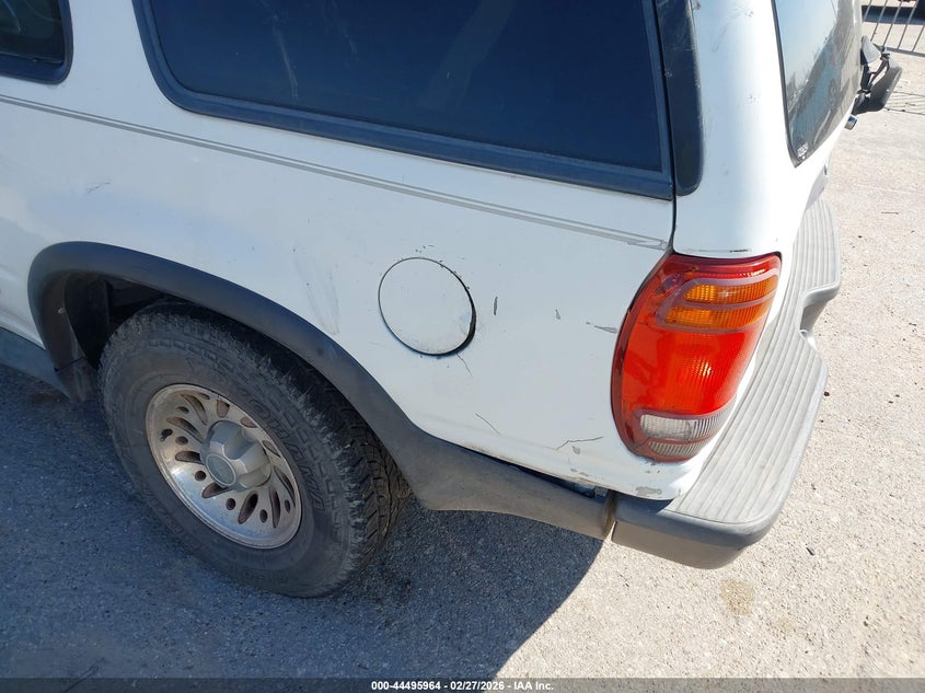 2000 Ford Explorer Sport VIN: 1FMYU60XXYUB01957 Lot: 44495964