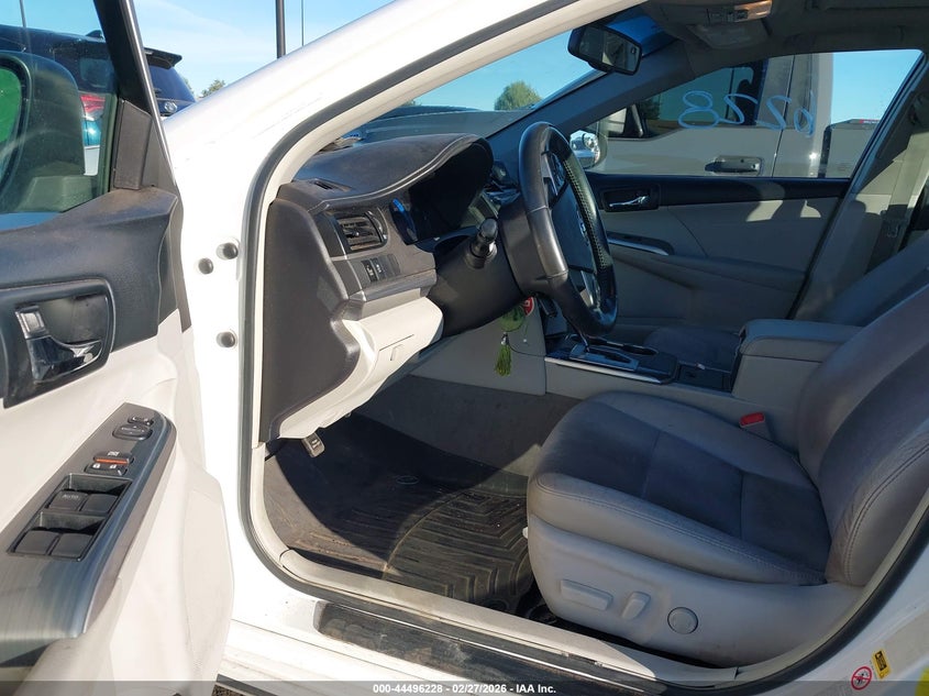 2014 Toyota Camry Hybrid Xle