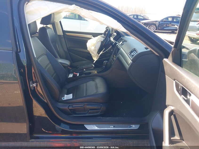 2018 Volkswagen Passat 2.0T R-Line/2.0T S