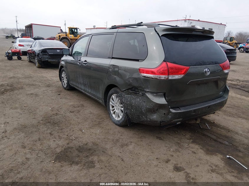 2014 Toyota Sienna Xle V6 8 Passenger