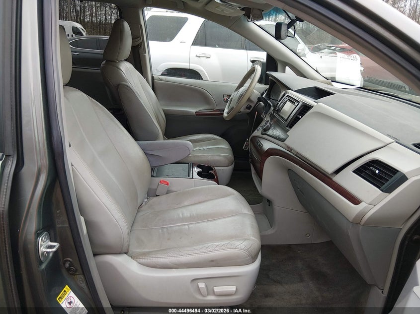 2014 Toyota Sienna Xle V6 8 Passenger