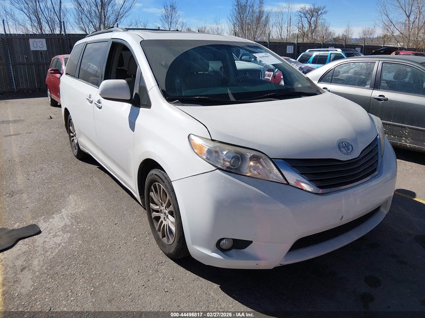 2012 Toyota Sienna Xle V6 8 Passenger