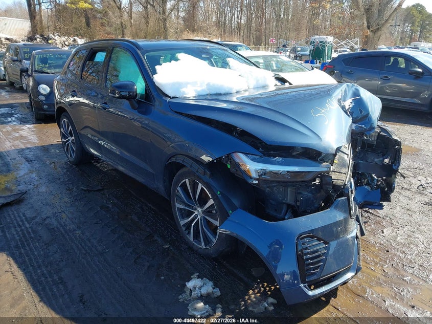 2024 Volvo Xc60 B5 Plus Dark Theme