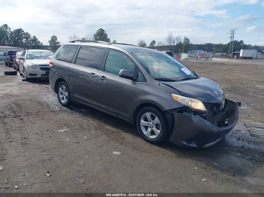 2012 Toyota Sienna Le V6 8 Passenger