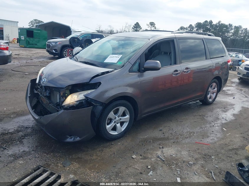 2012 Toyota Sienna Le V6 8 Passenger