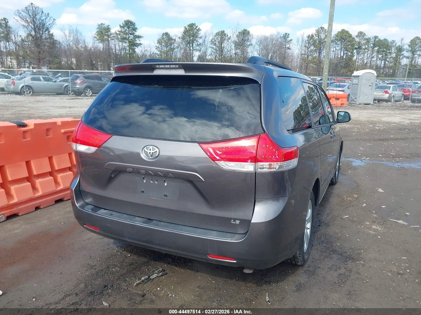 2012 Toyota Sienna Le V6 8 Passenger
