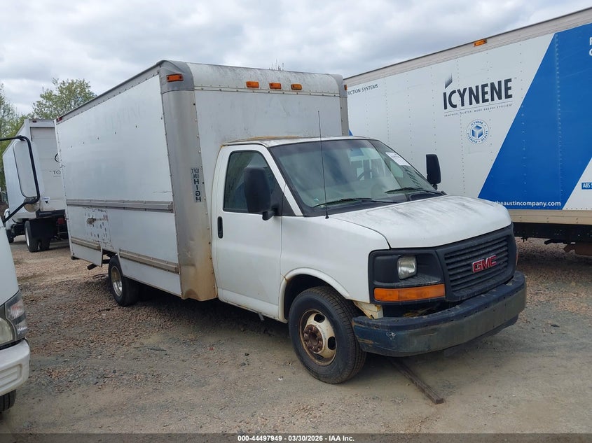 2004 GMC Savana Cutaway Standard W/C7A