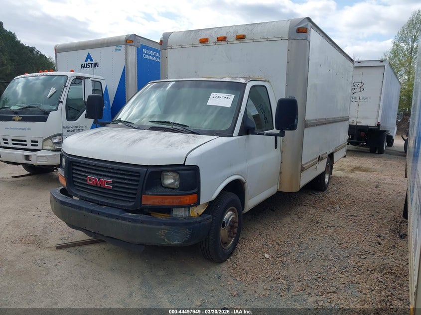 2004 GMC Savana Cutaway Standard W/C7A