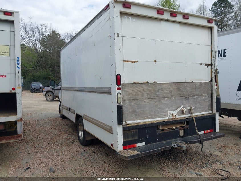 2004 GMC Savana Cutaway Standard W/C7A