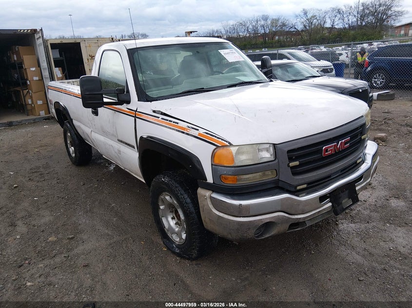 2005 GMC SIERRA 2500HD WORK TRUCK
