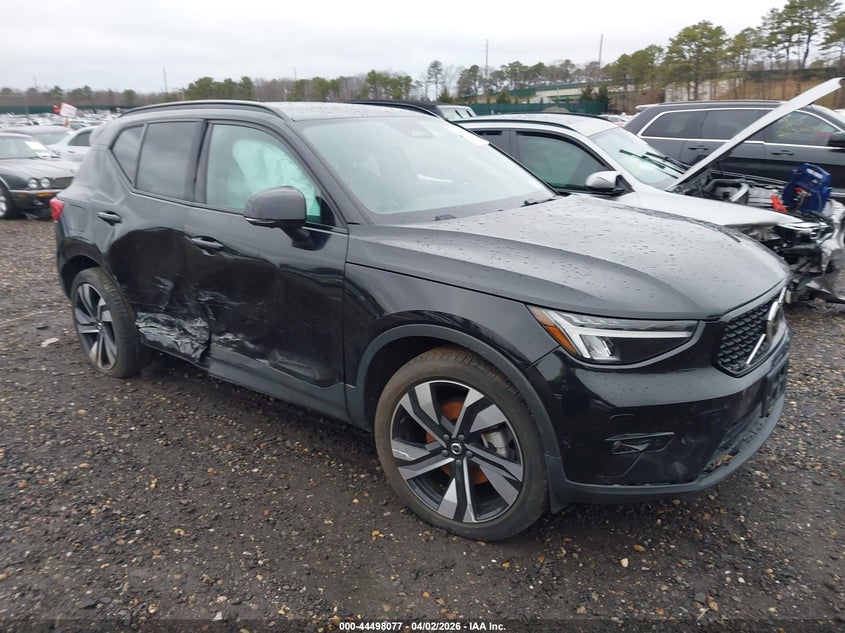 2024 Volvo Xc40 B5 Plus Dark Theme