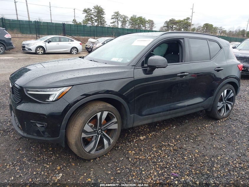 2024 Volvo Xc40 B5 Plus Dark Theme