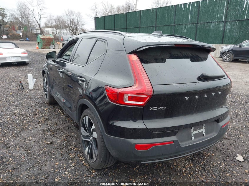 2024 Volvo Xc40 B5 Plus Dark Theme