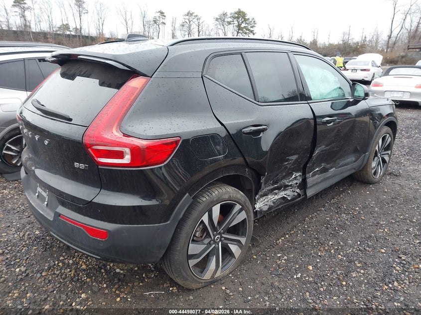 2024 Volvo Xc40 B5 Plus Dark Theme