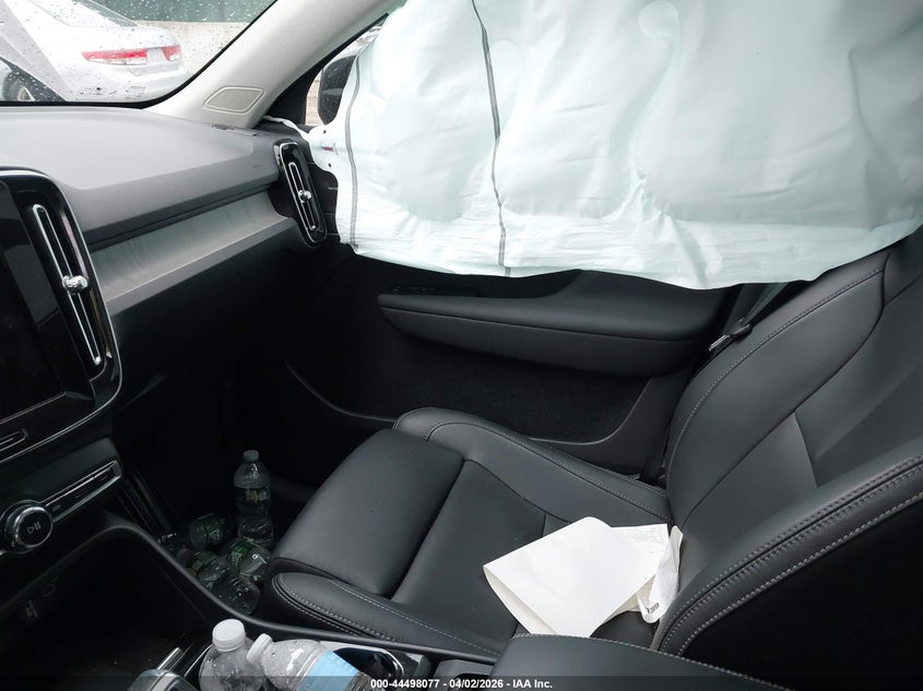 2024 Volvo Xc40 B5 Plus Dark Theme