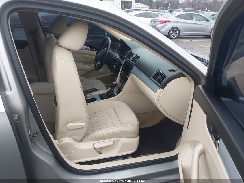 2013 Volkswagen Passat 3.6L V6 Se