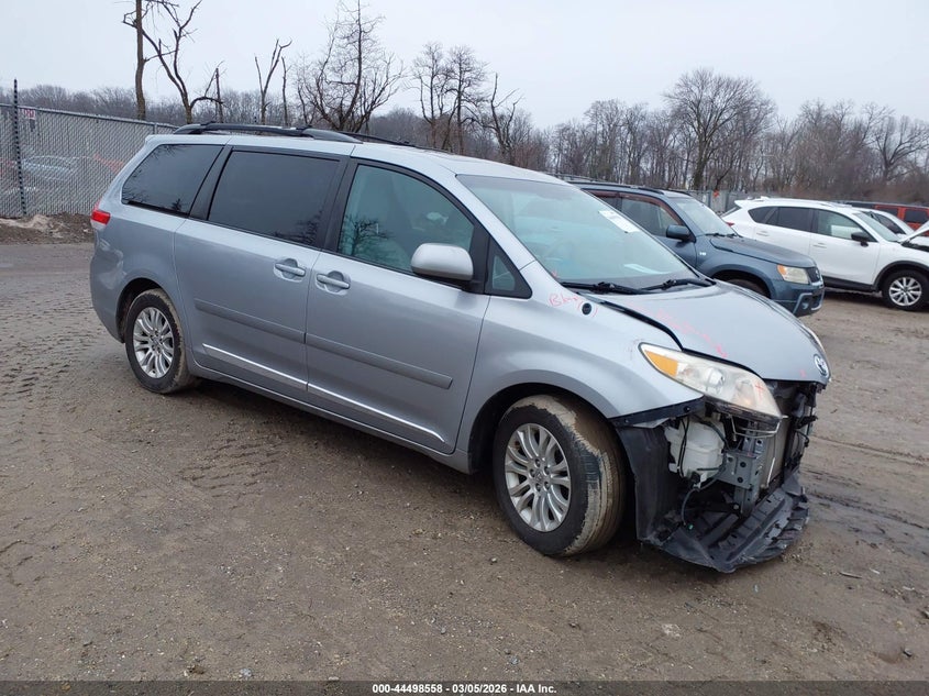 2012 Toyota Sienna Xle V6 8 Passenger