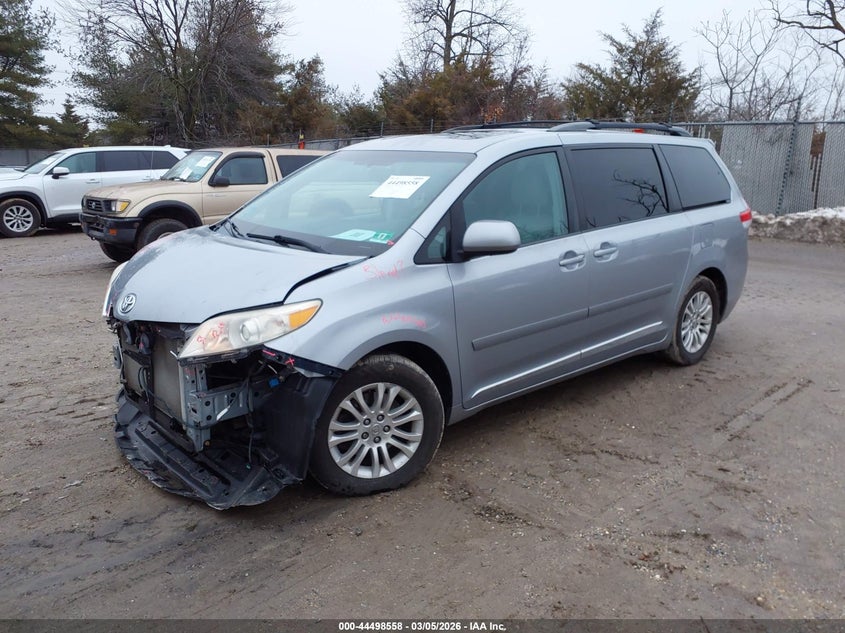 2012 Toyota Sienna Xle V6 8 Passenger
