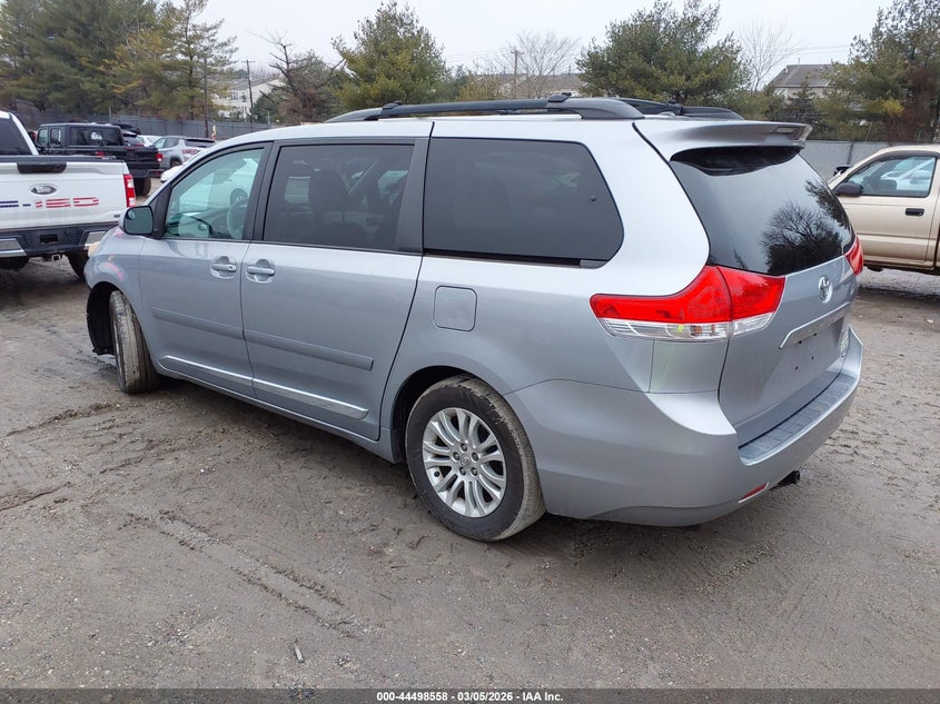 2012 Toyota Sienna Xle V6 8 Passenger