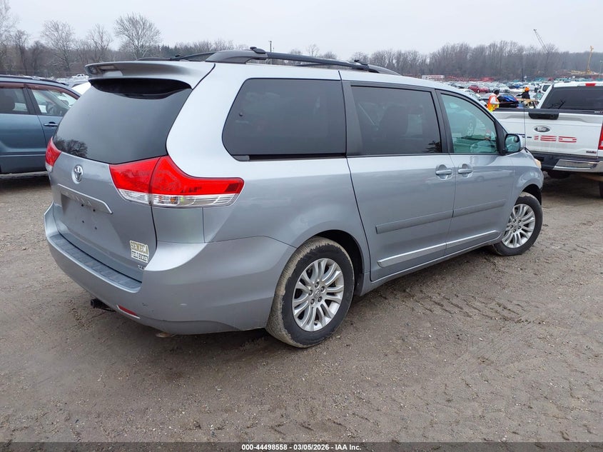 2012 Toyota Sienna Xle V6 8 Passenger