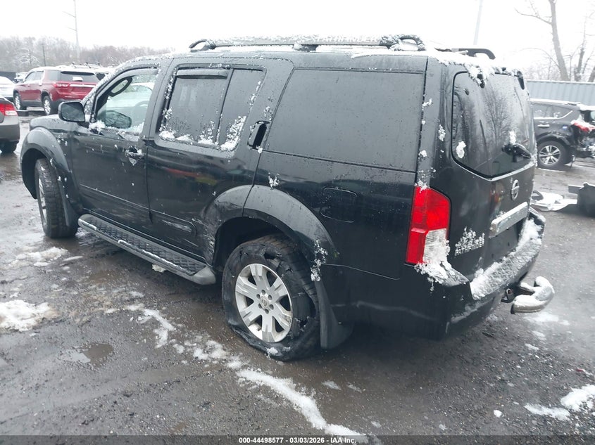 2005 Nissan Pathfinder Le