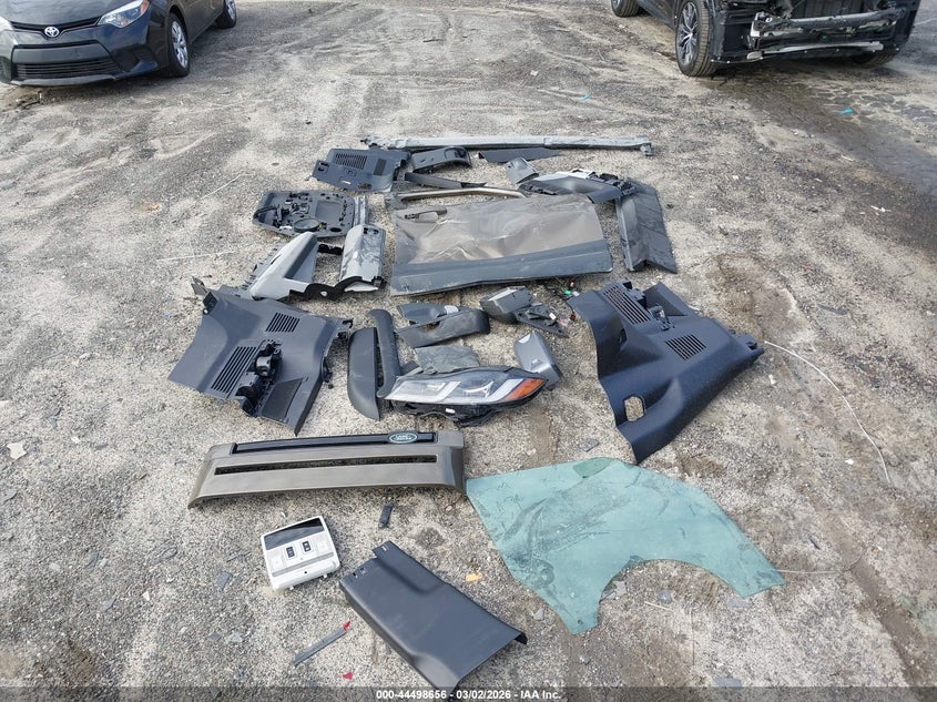 2024 Land Rover Defender 130 P300 S VIN: SALEJFFU3R2317698 Lot: 44498656