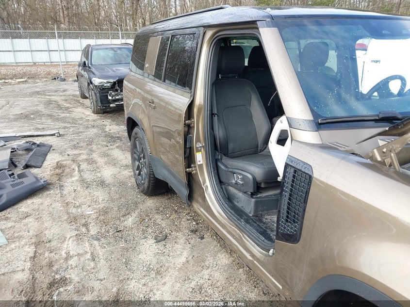 2024 Land Rover Defender 130 P300 S VIN: SALEJFFU3R2317698 Lot: 44498656