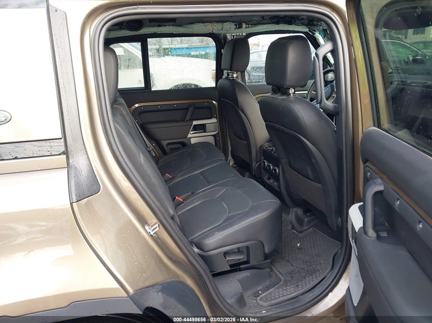 2024 Land Rover Defender 130 P300 S VIN: SALEJFFU3R2317698 Lot: 44498656