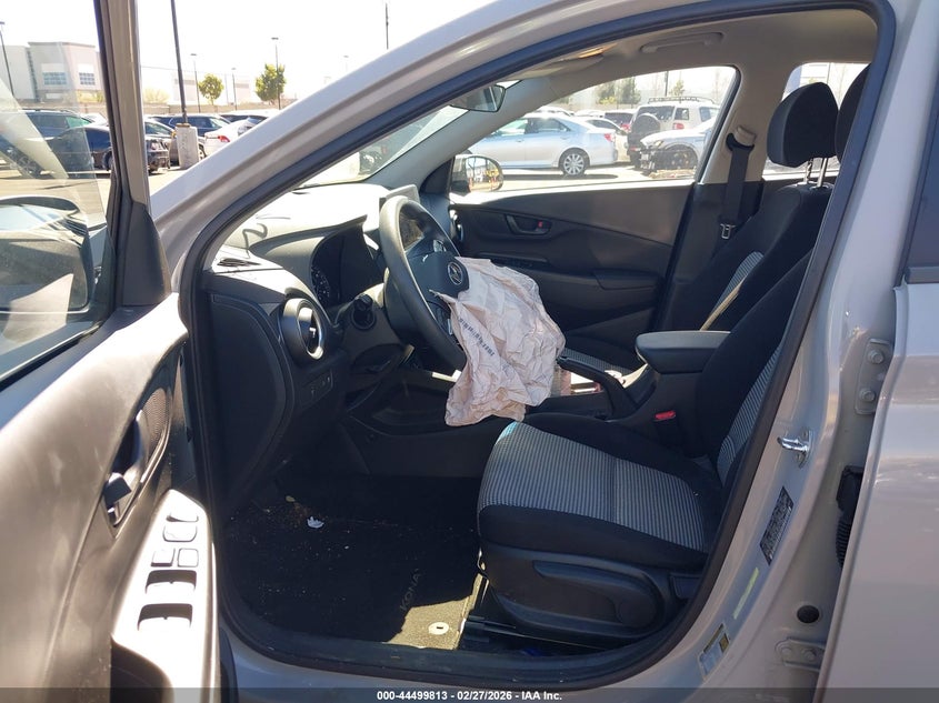 VIN KM8K22AB0NU877985 2022 HYUNDAI KONA SE