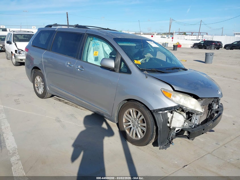 2012 Toyota Sienna Xle V6 8 Passenger