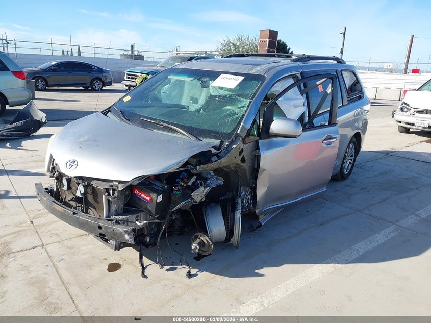 2012 Toyota Sienna Xle V6 8 Passenger