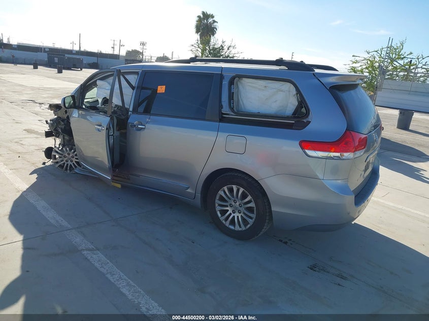 2012 Toyota Sienna Xle V6 8 Passenger