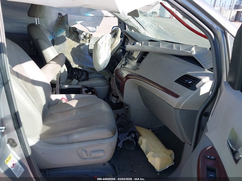 2012 Toyota Sienna Xle V6 8 Passenger