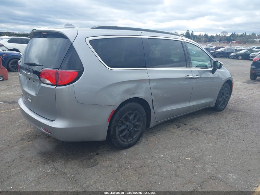 2020 Chrysler Voyager Lxi
