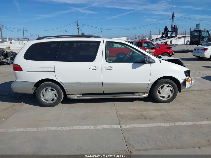 2000 Toyota Sienna Xle VIN: 4T3ZF13C4YU248003 Lot: 44500432