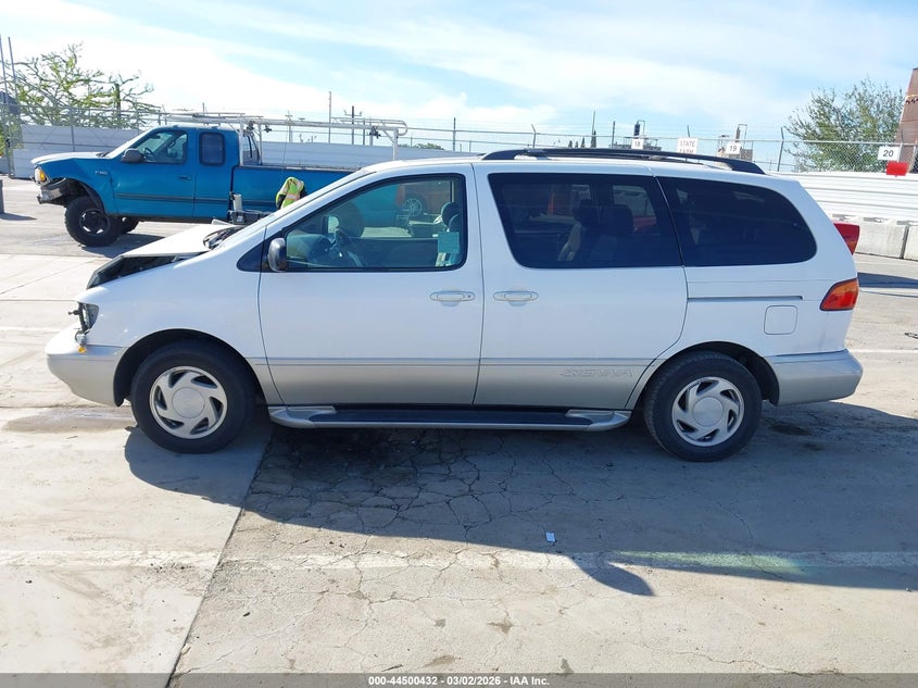 2000 Toyota Sienna Xle VIN: 4T3ZF13C4YU248003 Lot: 44500432