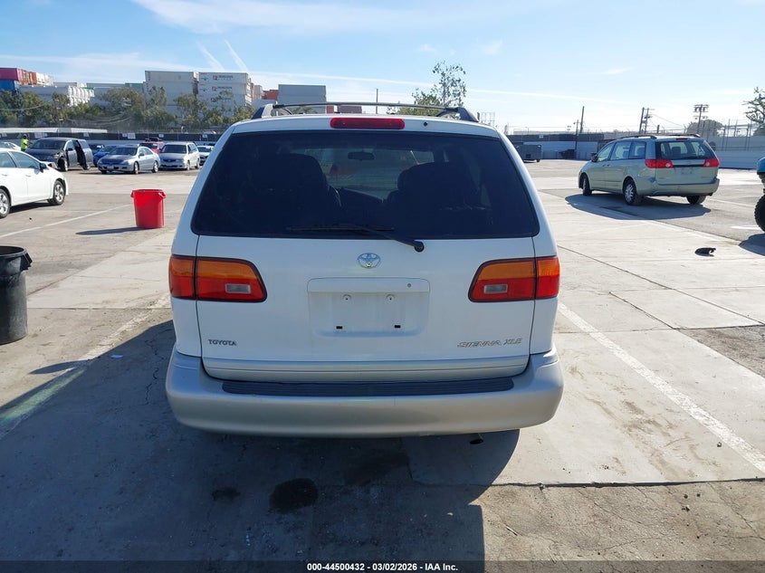 2000 Toyota Sienna Xle VIN: 4T3ZF13C4YU248003 Lot: 44500432