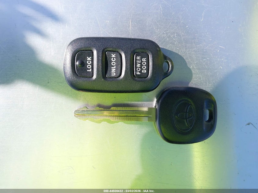 2000 Toyota Sienna Xle VIN: 4T3ZF13C4YU248003 Lot: 44500432