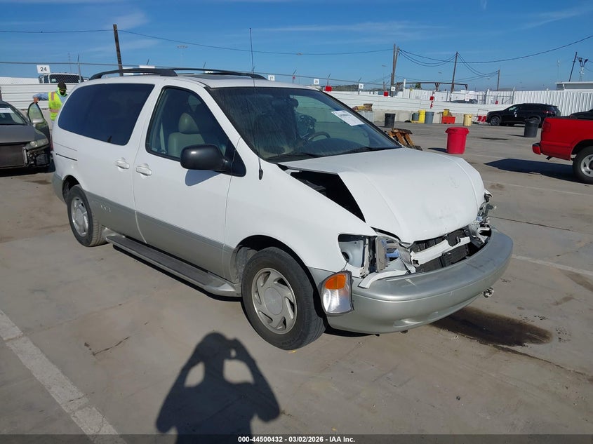 2000 Toyota Sienna Xle