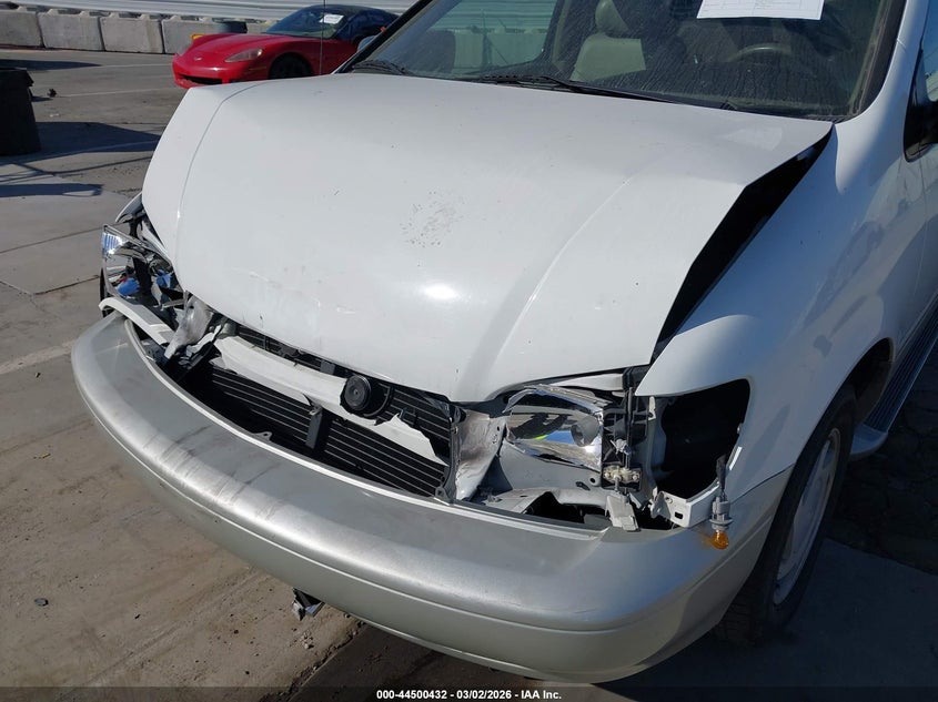 2000 Toyota Sienna Xle VIN: 4T3ZF13C4YU248003 Lot: 44500432