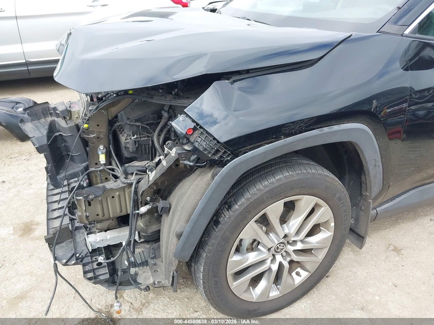 VIN 2T3C1RFV7NW226119 2022 TOYOTA RAV4 XLE PREMIUM