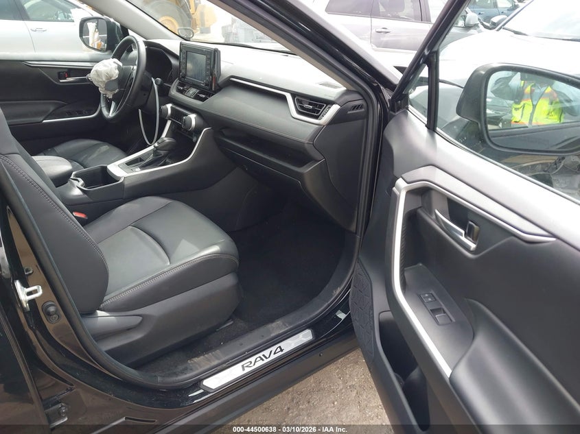 VIN 2T3C1RFV7NW226119 2022 TOYOTA RAV4 XLE PREMIUM