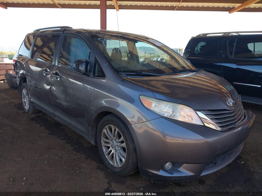 2012 Toyota Sienna Xle V6 8 Passenger