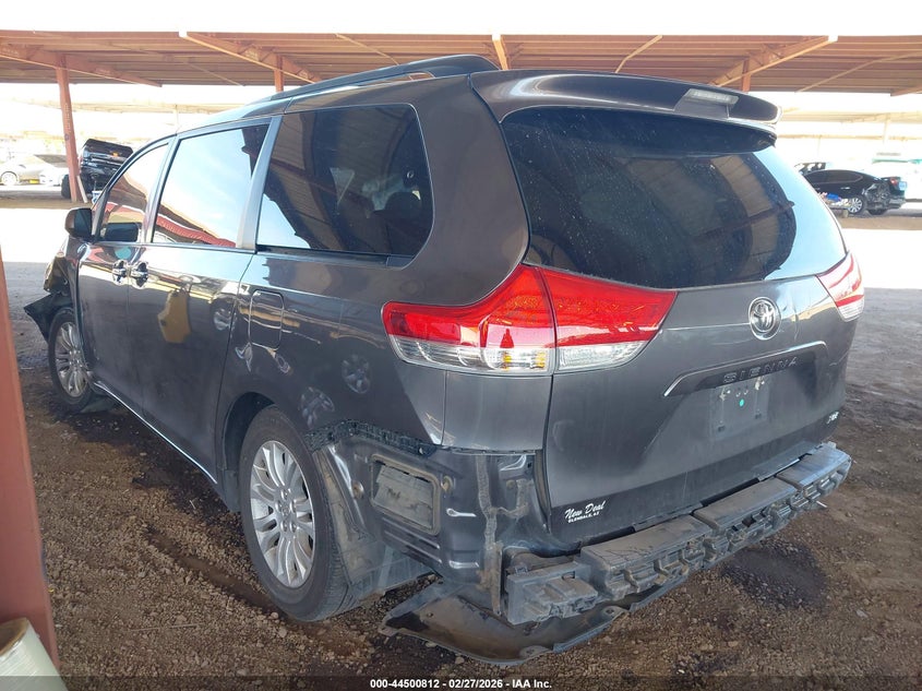 2012 Toyota Sienna Xle V6 8 Passenger