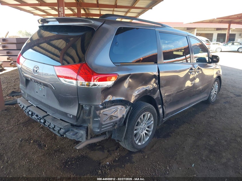 2012 Toyota Sienna Xle V6 8 Passenger