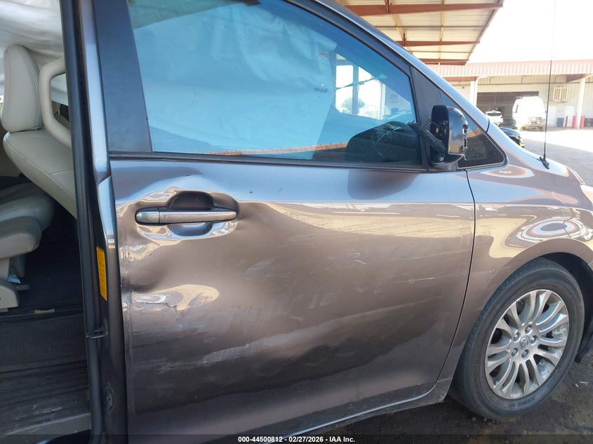 2012 Toyota Sienna Xle V6 8 Passenger