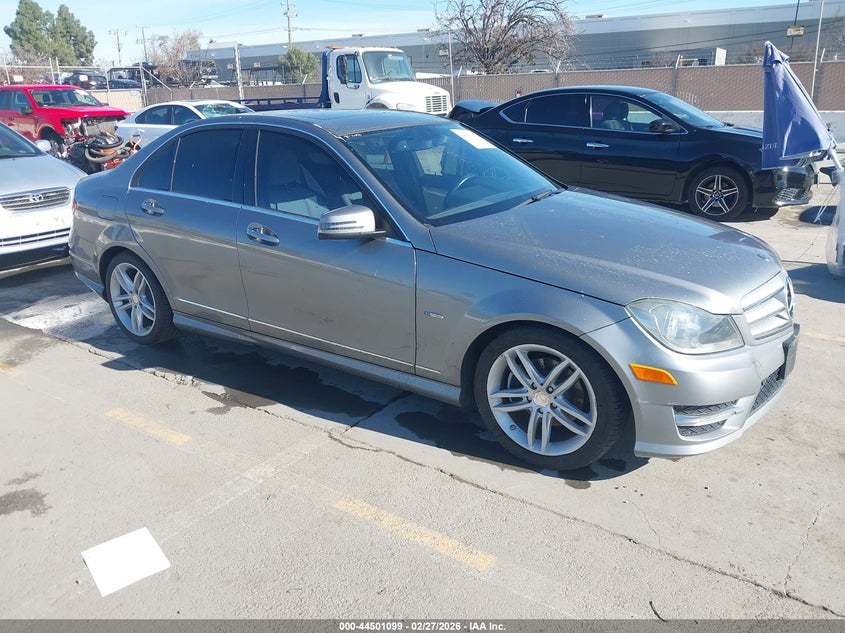 MERCEDES-BENZ C-CLASS LUXURY/SPORT