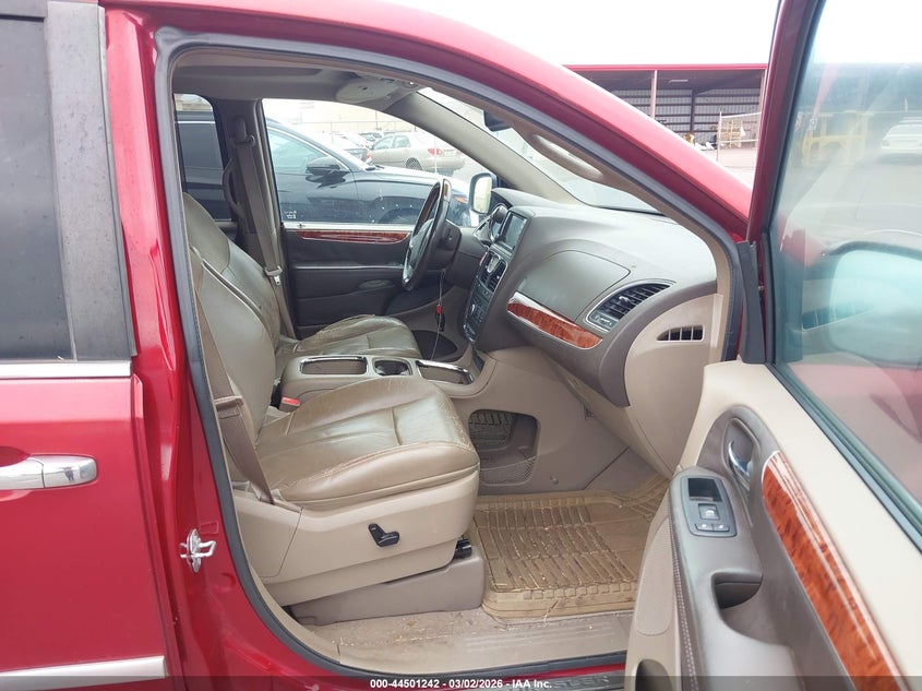 2015 Chrysler Town & Country Limited Platinum