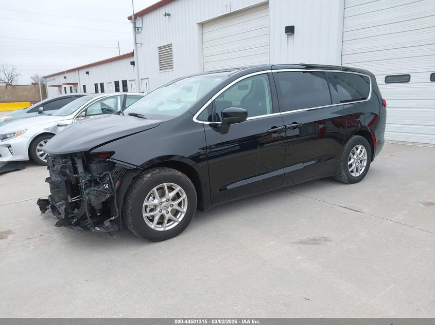 2024 Chrysler Voyager Lx